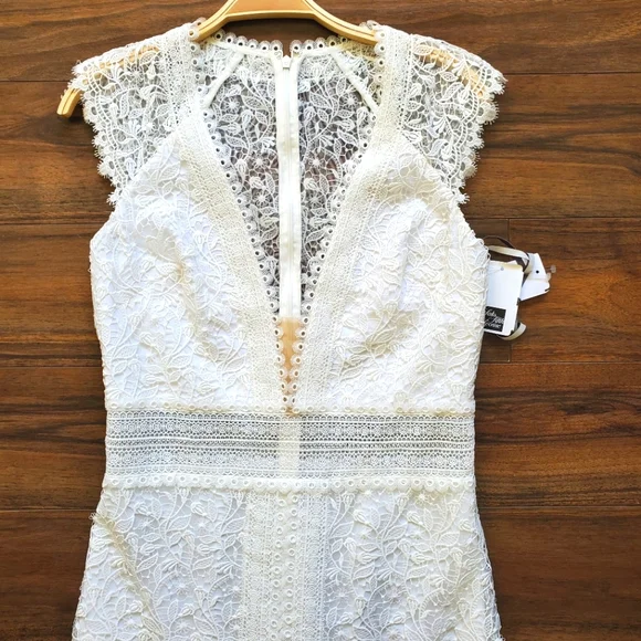 NWT$600 ML Monique Lhuillier Plunging High-Low Lace White Dress